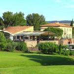 Slide Résidence Les Domaines de St Endréol à la Motte en Provence - Terrain de golf au pied de la résidence