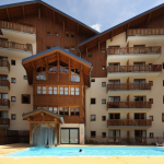 Slide Résidence la Turra à Valfréjus - Piscine et extérieur