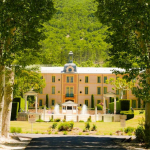 Slide Façade du château - Château des Gipières