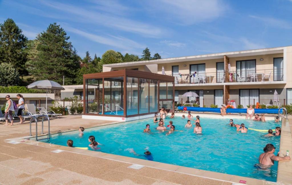 Slide Baignade dans la piscine du Clos St Michel