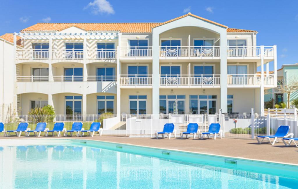 Slide résidence - l'estran - les sables d'olonne - piscine