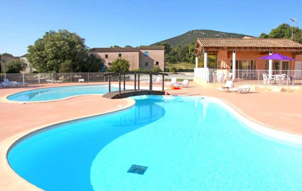 Slide Espace piscine résidence Les Portes des Cévennes