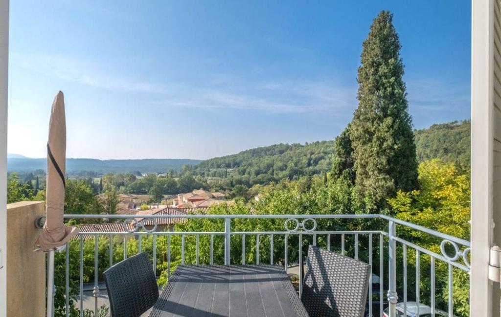 Slide Résidence Le Domaine de Camiole à Callian - Studio 2 personnes - Balcon avec vue sur la campagne