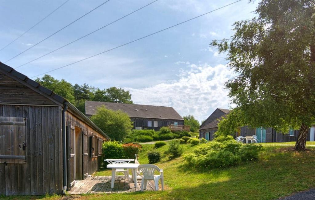 Slide Résidence Le Domaine du Bosquet à Égletons - Maisons indépendantes