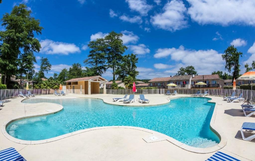 Slide Résidence Le Domaine du Golf d'Albret à Barbaste - Résidence avec piscine