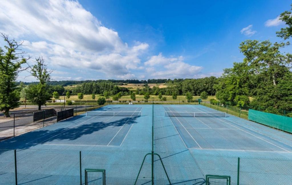 Slide Résidence Le Domaine du Golf d'Albret à Barbaste - Terrains de tennis