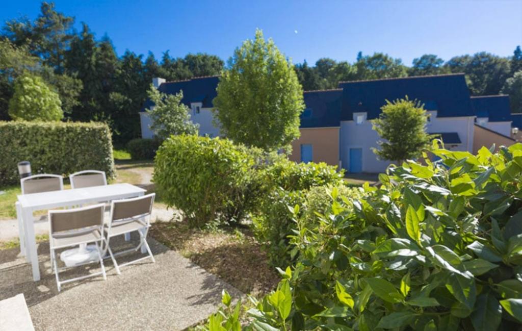 Slide Terrasse d'un des logements de la résidence au Tronchet