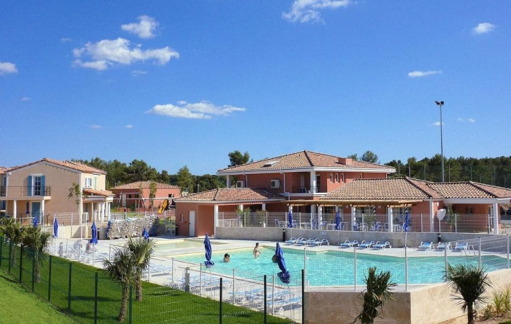 Slide Piscine de la résidence la Cabre d'Or