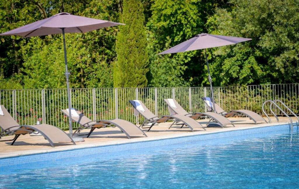 Slide Piscine - Château de Jouarres