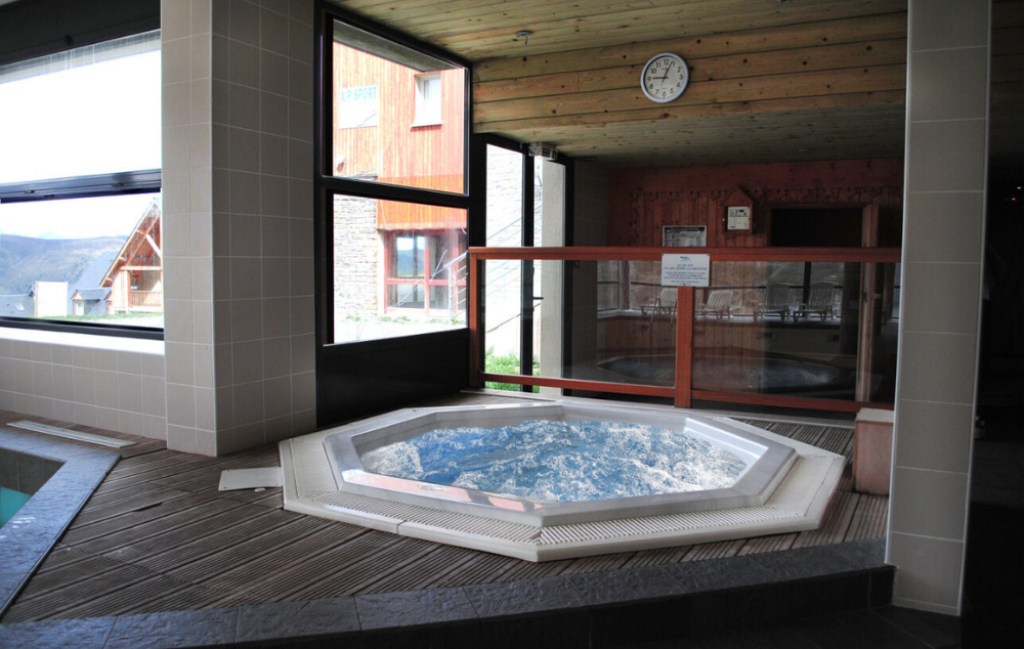 Slide Jacuzzi Hameau de Balestas