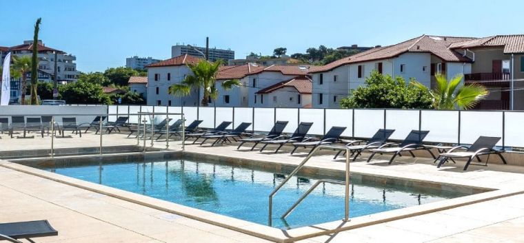 Résidence Les Hauts de Milady à Biarritz - Piscine extérieure