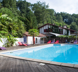 Collines Iduki à Bastide Clairence - Coin piscine