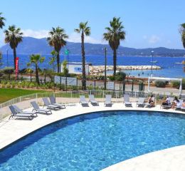 Résidence Le Cap Azur à Saint Mandrier - Vue depuis la résidence sur les plages