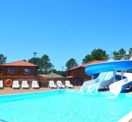 Résidence Le Domaine des Dunes à Mimizan - Piscine extérieure avec toboggan