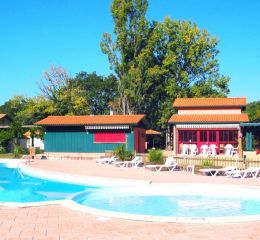 Résidence Les Rives de Saint Brice à Arès - Piscine extérieure avec pataugeoire