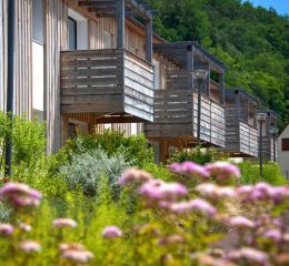 Résidence Le Clos du Rocher à Eyzies-de-Tayac - Façade des logements