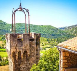 Paysage verdoyant à Montbrun-les-bains