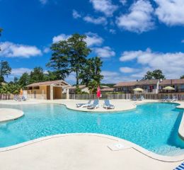 Résidence Le Domaine du Golf d'Albret à Barbaste - Résidence avec piscine